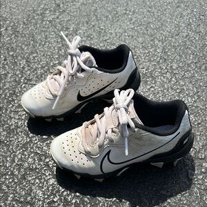 Nike White and Black Athletic Cleats